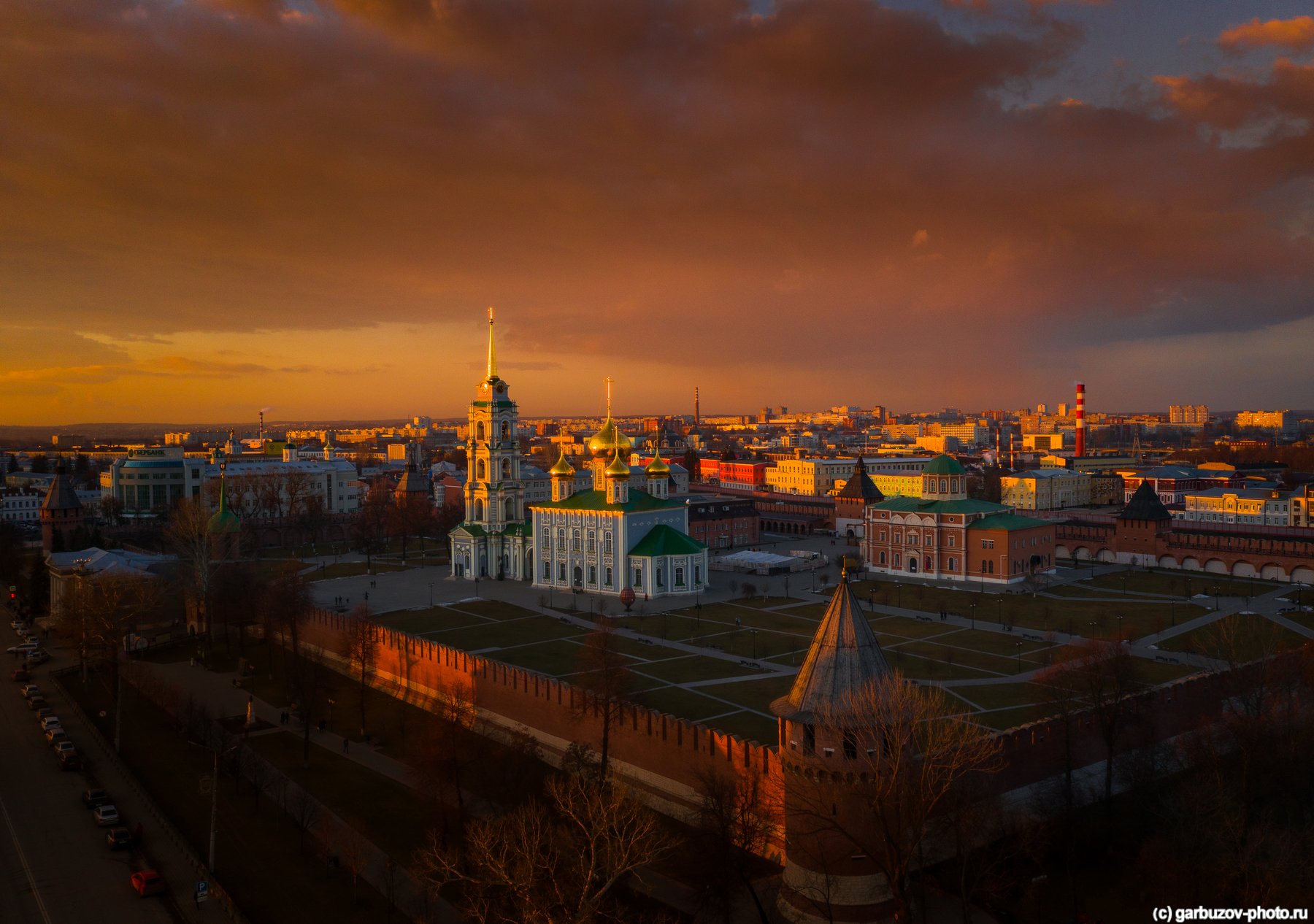 Тулу ский. Тульский Кремль Тула. Тульский Кремль панорама. Кремль Тула Гарбузов. Центр Тулы Кремль.