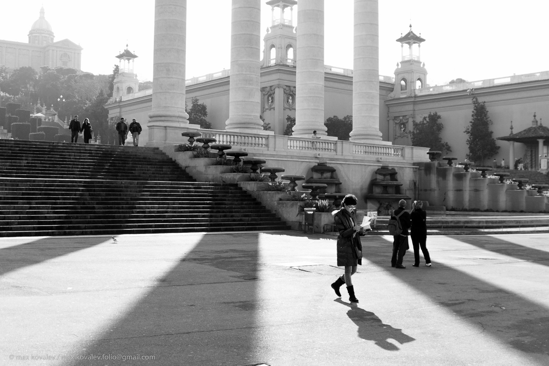 barcelona, montjuik, spain, column, fountain, light, shadow, stairs, step, барселона, испания, монжуик, колонна, лестница, свет, солнечно, ступенька, тень, фонтан, Максим Ковалёв