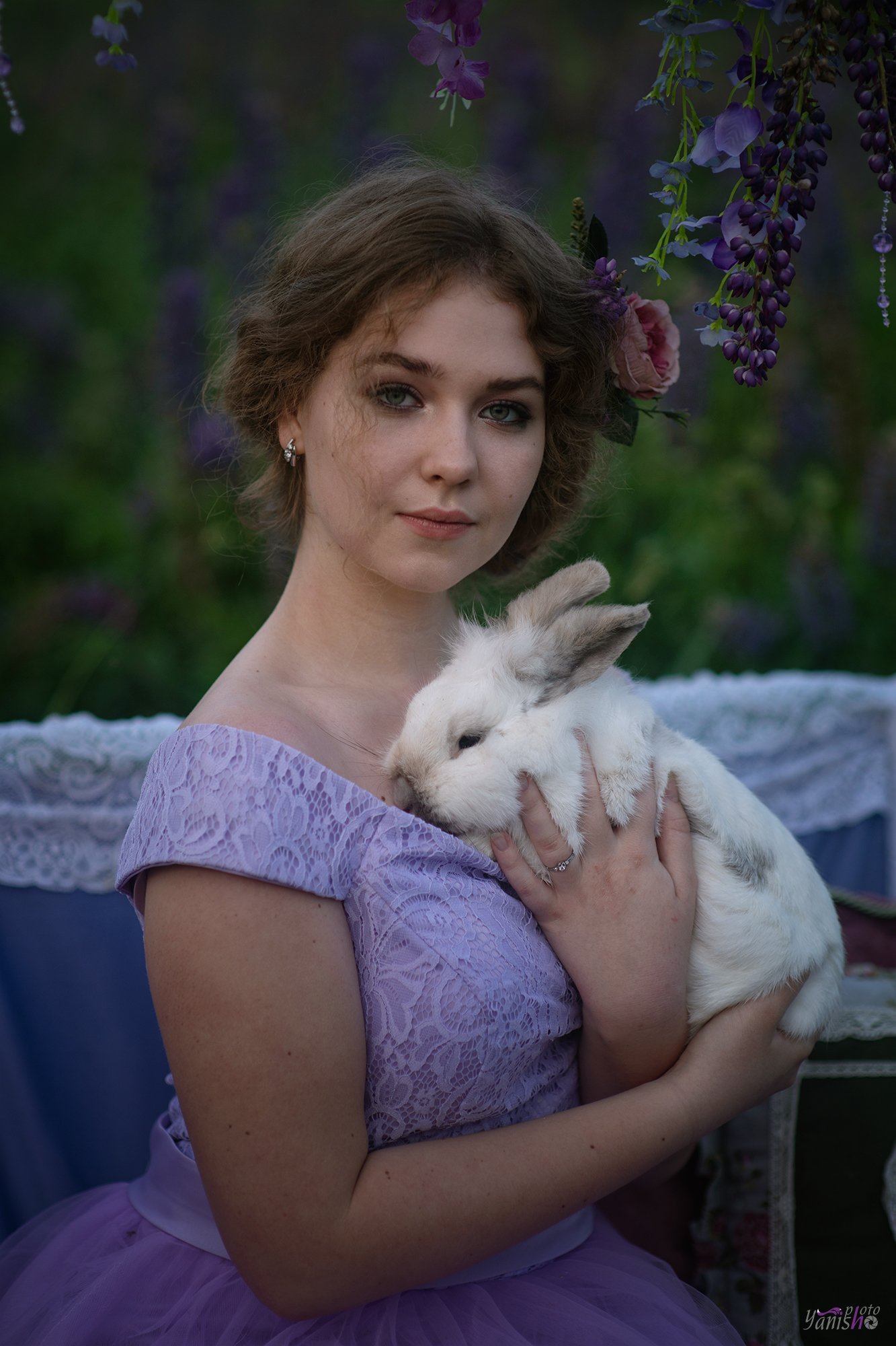 девушка, цветы, закат, поле, люпины, лето, конровичок, красота, сказка, портрет, женский портрет, кролик, белый кролик, Янина Ермакова