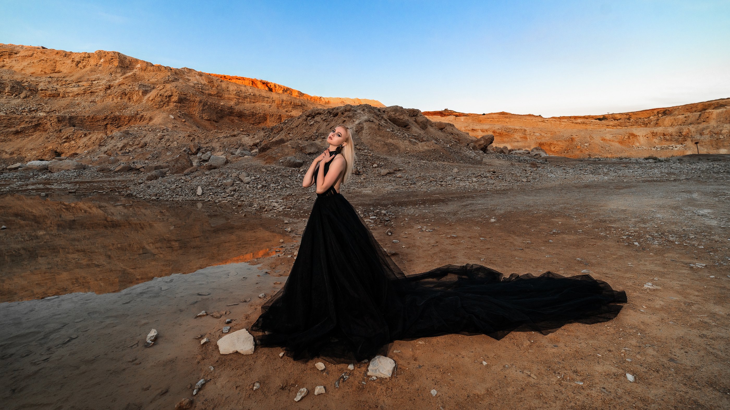 падовский карьер, длинное платье, черное платье, озеро, закат, Вадим Миронов