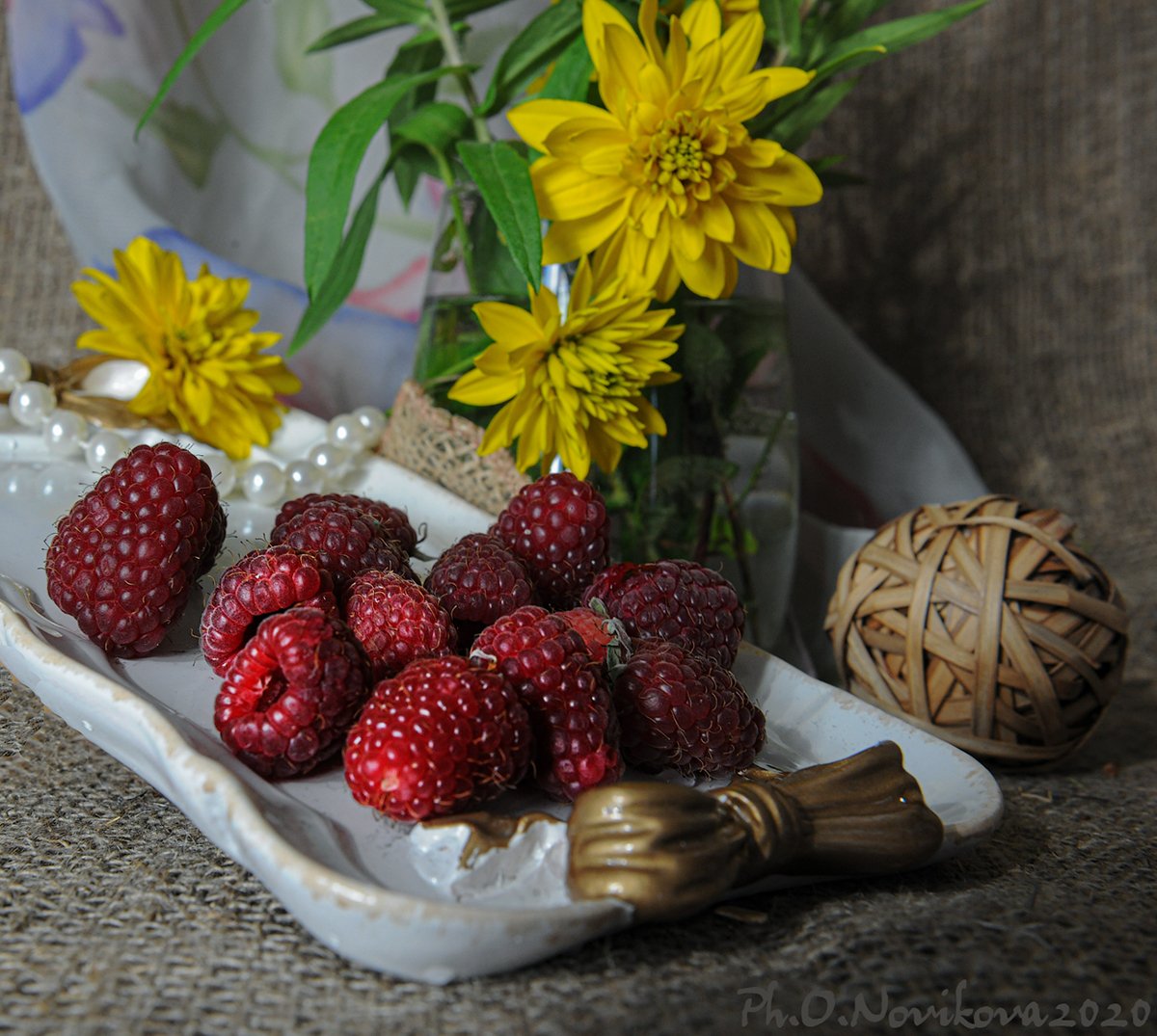 малина,ягоды,жемчуг,цветы, Ольга Новикова