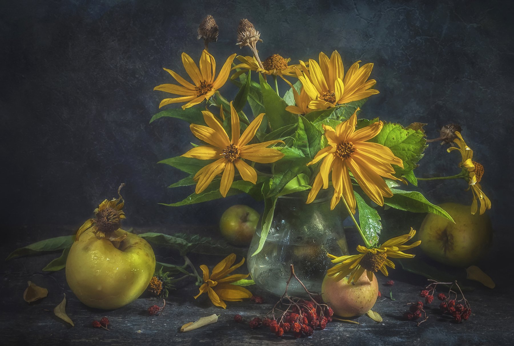 топинамбур,цветы,жёлтый,яблоки,рябина,засохший,банка,капли, Владимир Володин