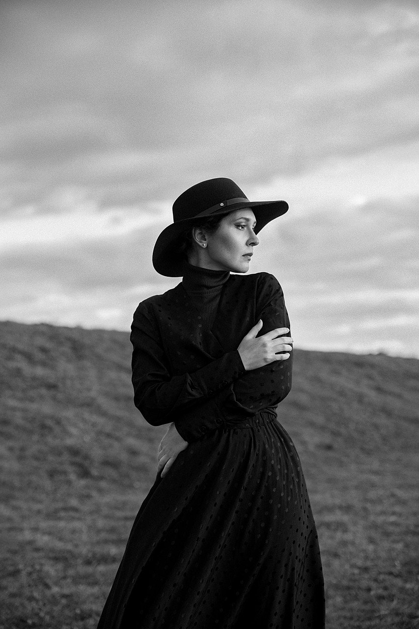 autumn, dramatic, portrait, bw, cold, black, hat, dress, model, wind, sunset, Анастасия Косарева