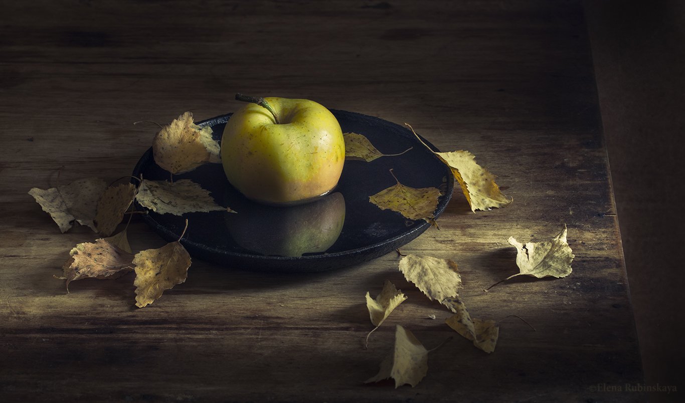 яблоко,листья, Елена Рубинская