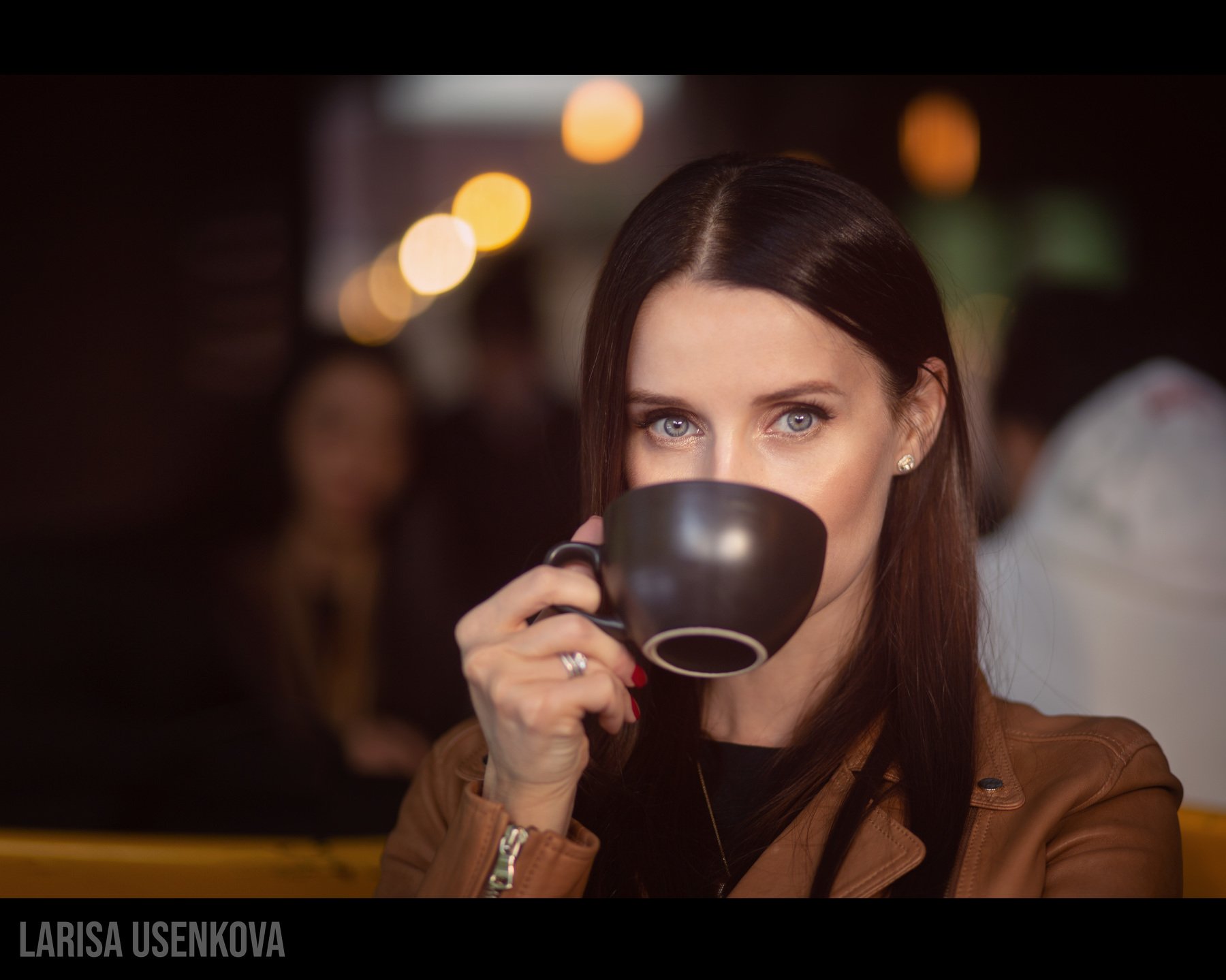 модель девушка глаза кофе стакан портрет, Тавадзе Леван