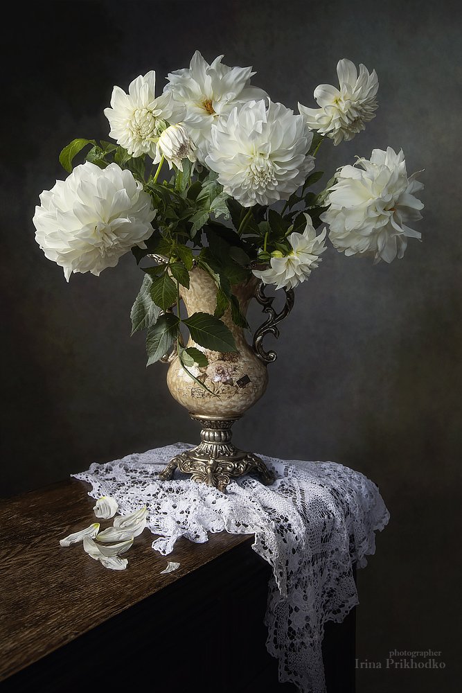 натюрморт, цветы, букеты, георгины, белые цветы, винтажный, художественное фото, Ирина Приходько