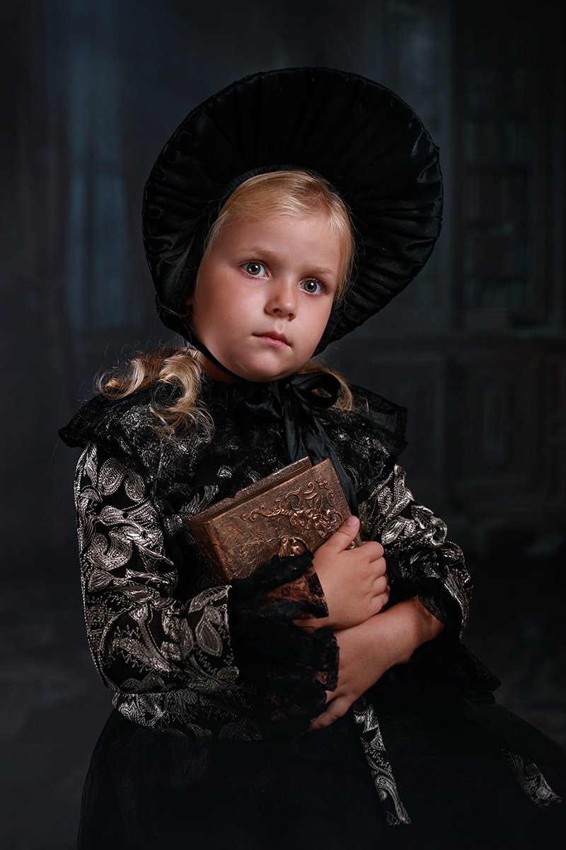 дети портрет девочка капор книга, Римма Алеева