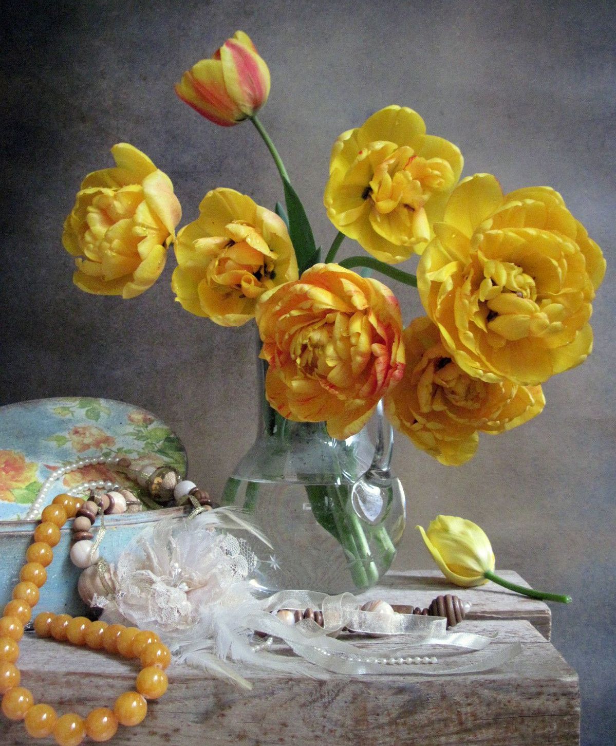 цветы, букет, тюльпаны, бижутерия, бусы, желтый цвет, шкатулка, Наталия Тихомирова