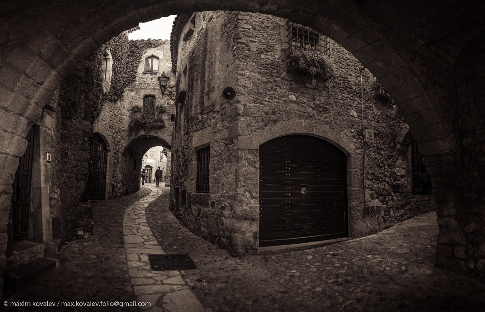 catalonia, catalunya, cataluña, europe, pals, spain, age-old, ancient, arch, architecture, building, city, old, stone, town, европа, испания, каталония, палс, арка, архитектура, город, городок, здание, каменный, камень, старинный, angle, угол, брусчатка, , Максим Ковалёв