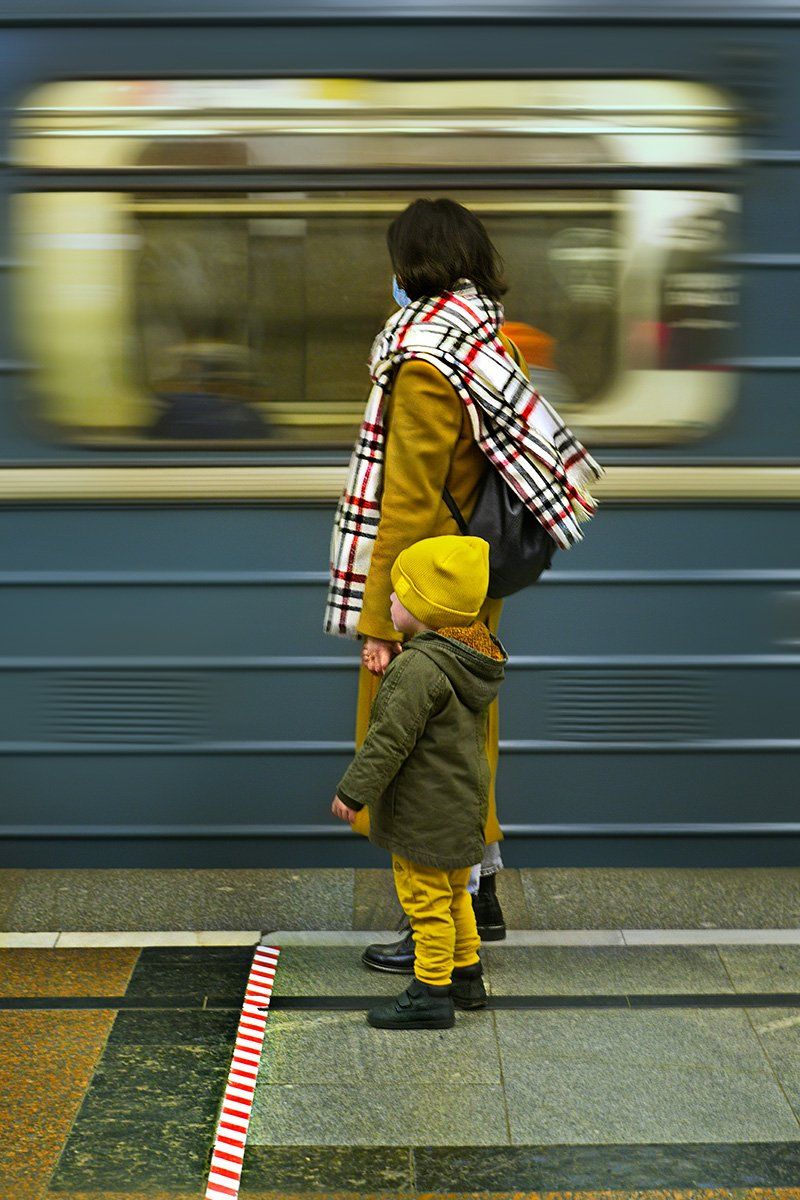 метро, дети. цвет, город, пандемия, жанровое фото, уличное фото, Vera Trandina
