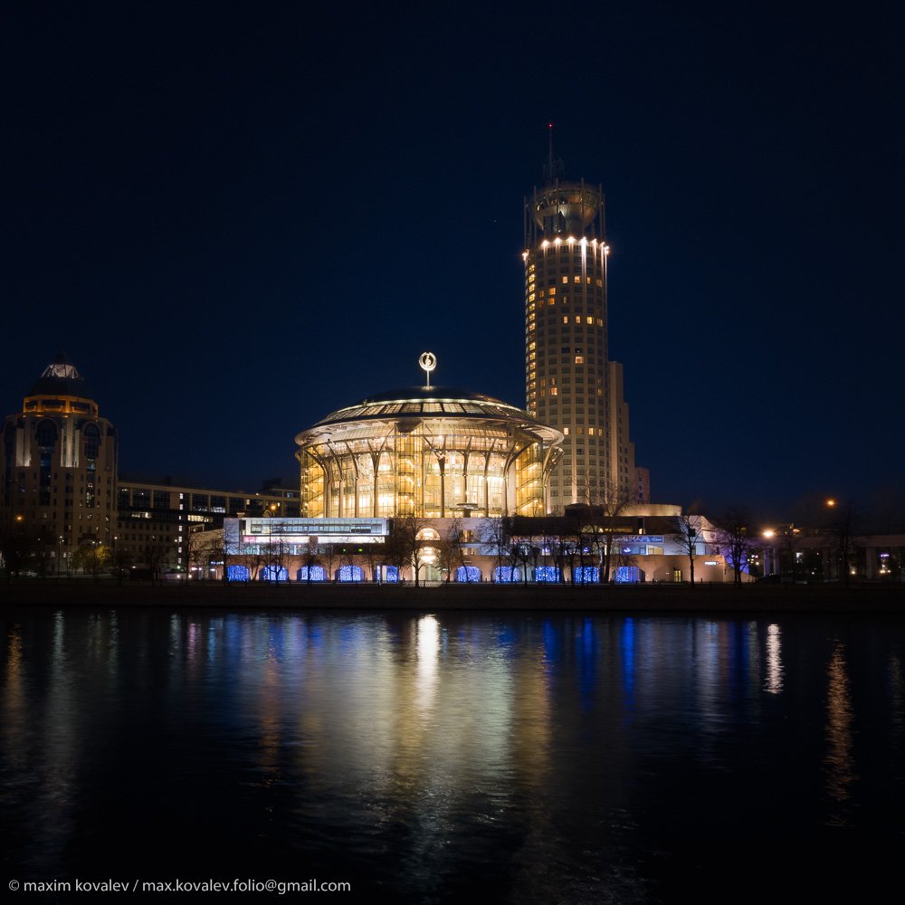 Дом музыки вечером / House of music at night. Photographer Maksim Kovalev