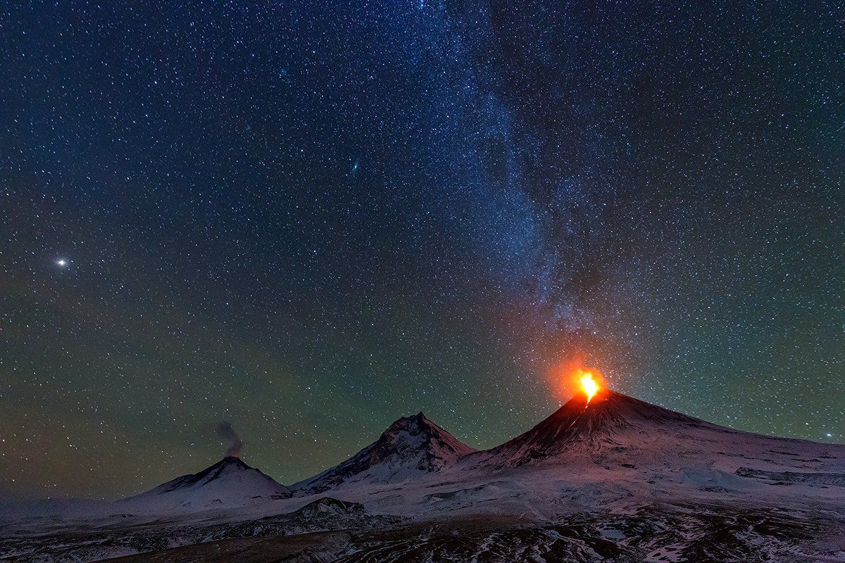 Камчатка, вулкан, пейзаж, природа, извержение, лава, звезды, ночь, путешествие, фототуры, Денис Будьков