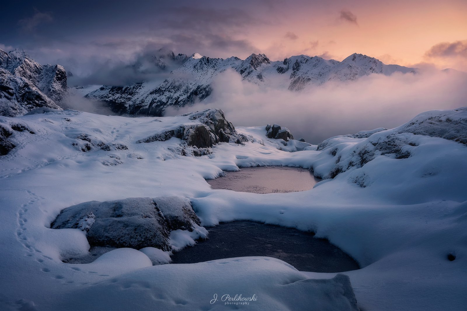 swiss, switzerland, alps, mountains, atumn, colours, snow, contrast, clouds, foggy, mist,, Jakub Perlikowski