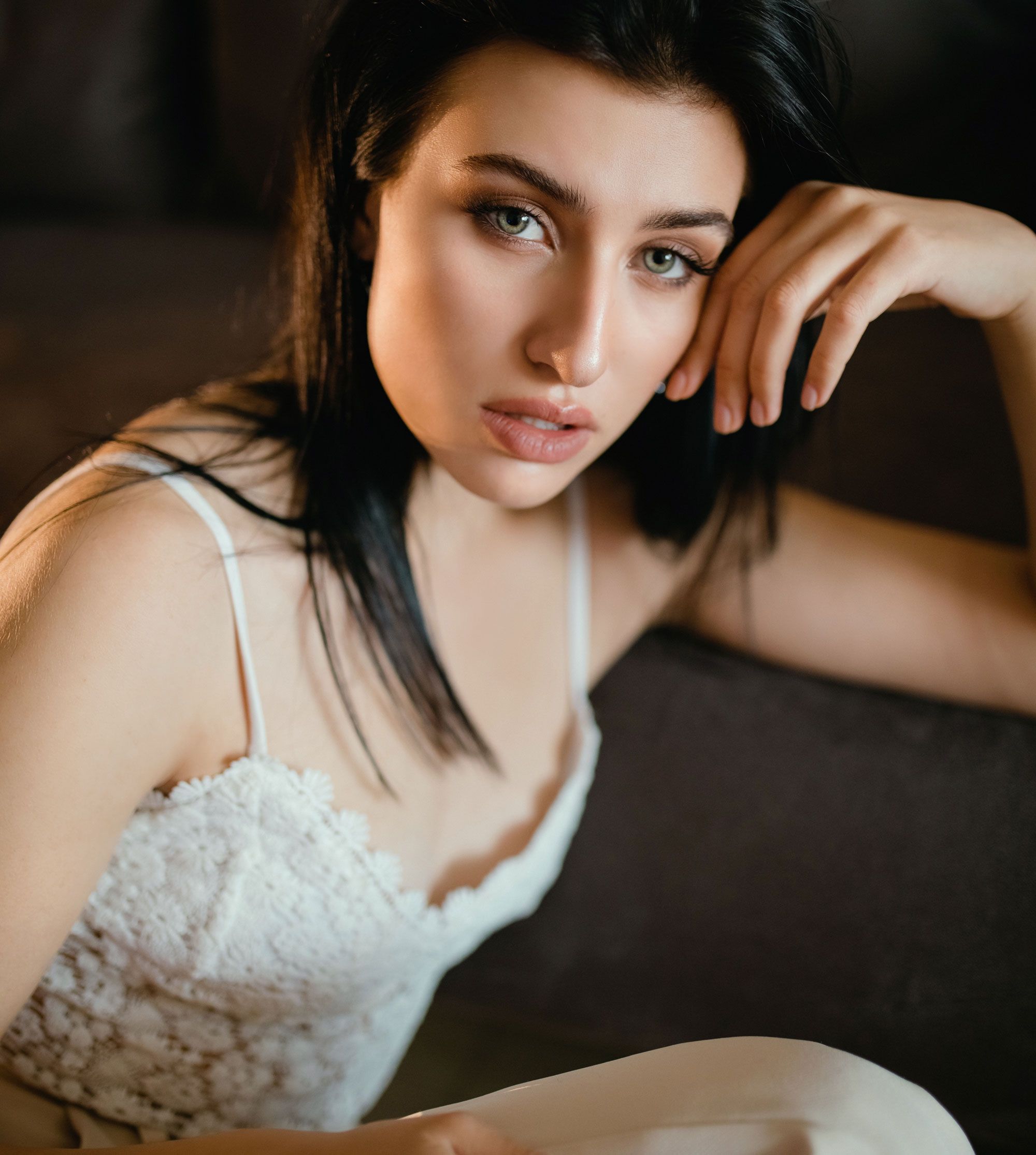 beautiful woman,  portrait,  looking at camera,  one person , people , one young, adult only,  young adult , adult , young woman , one adult only , woman,  female , one woman, only,  one young woman only,  indoors , beauty,  sensuality , lifestyles,  leis, Salih GÖKDUMAN