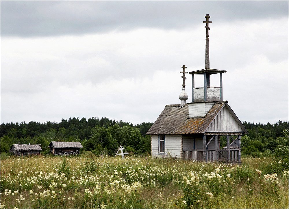 часовня, высокая трава, крест,, Victor Pechenev