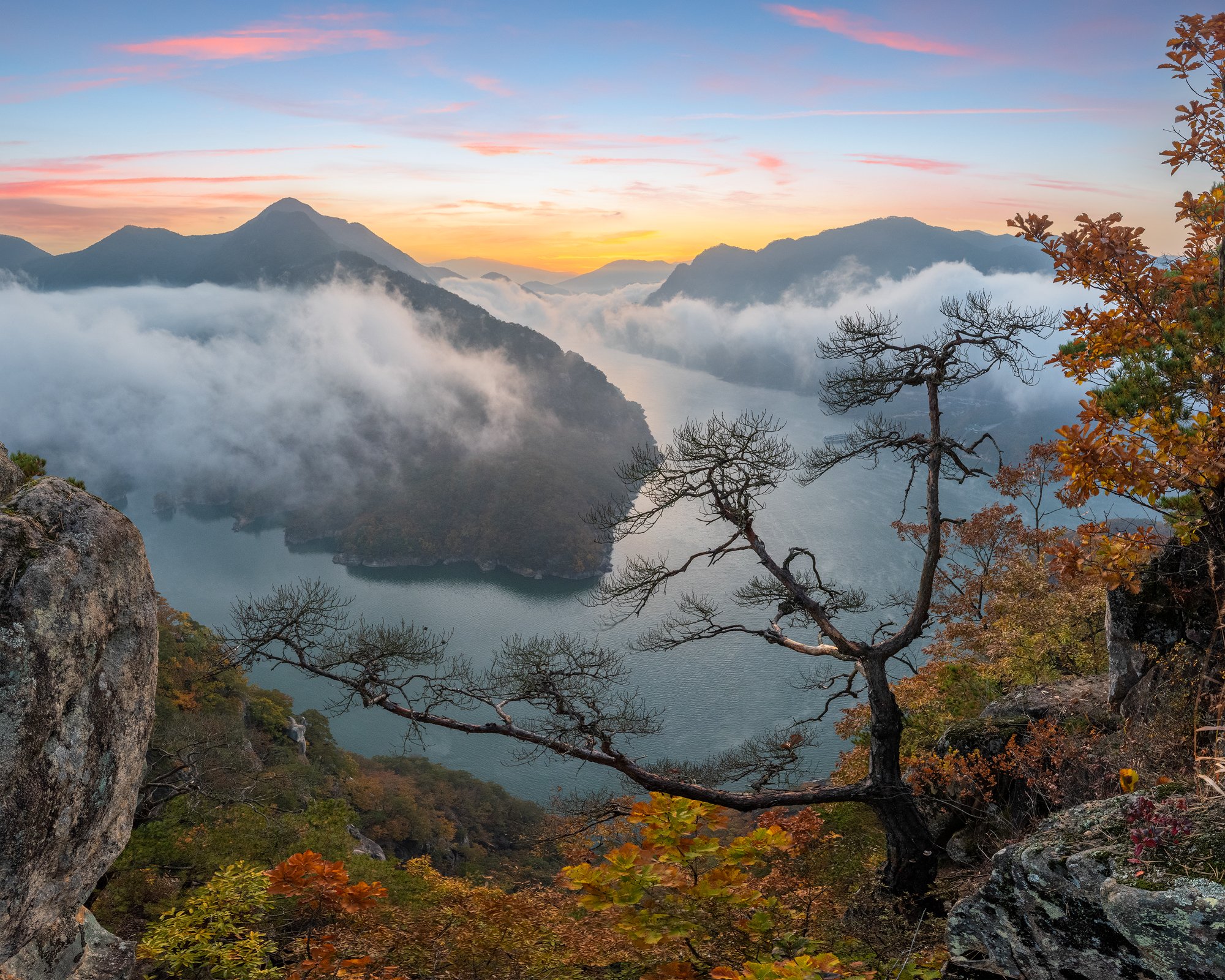 mountains,peak,hiking,fog,clouds,autumn, Jaeyoun Ryu
