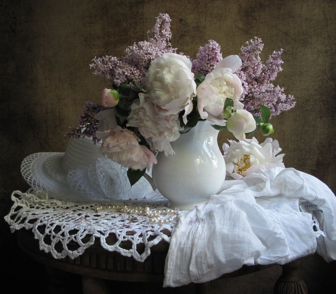 цветы, букет, пионы, сирень, шляпа, платье, скатерть, Наталия Тихомирова