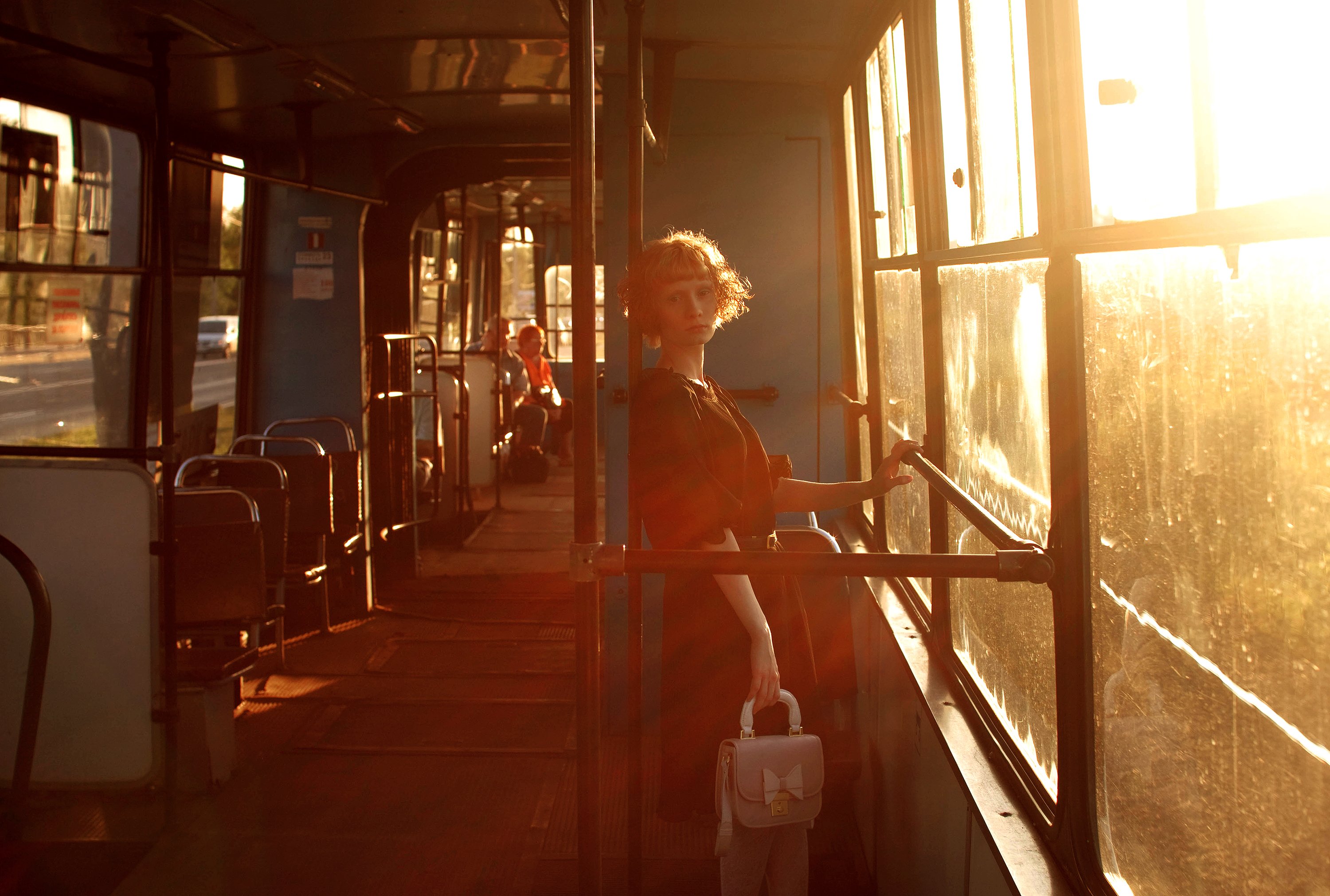 девушка, красивая, портрет, в трамвае, история, солнце, Постонен Екатерина