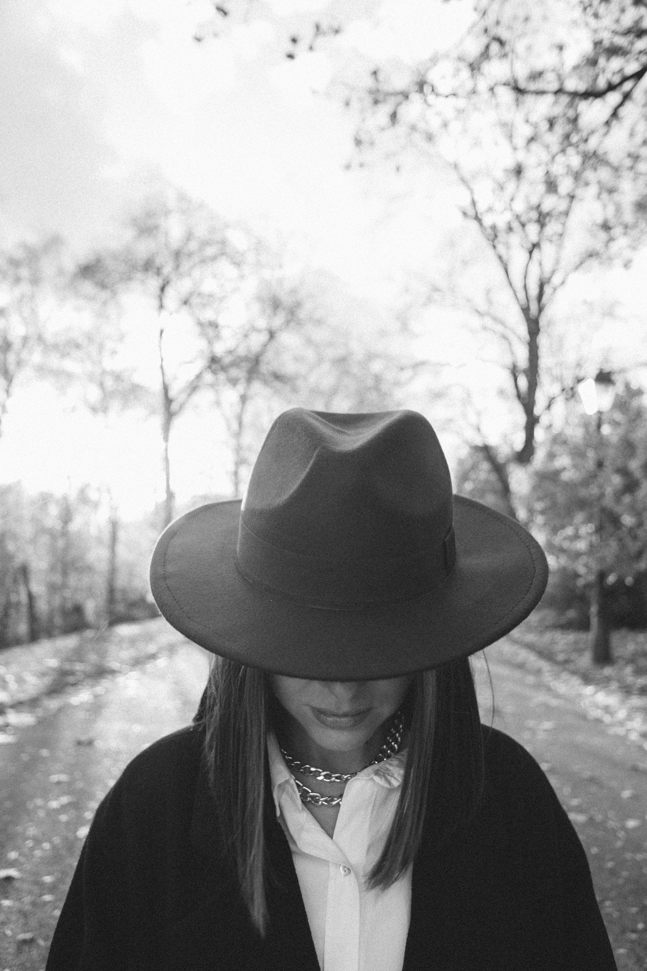 portrait,girl,bw,hat, Dancho