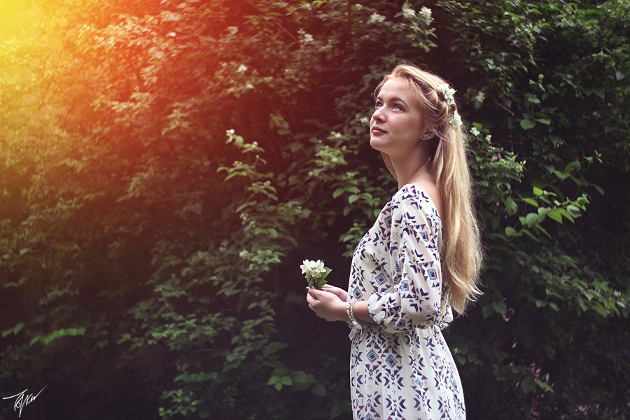 Blonde, Dress, Flowers, Girl, June, Russia, Summer, Sun, Sunshine, Taya, Trees, White, Белое, Блондинка, Девушка, Июнь, Лето, Листва, Платье, Россия, Тая, Цветы, Толоконников Максим