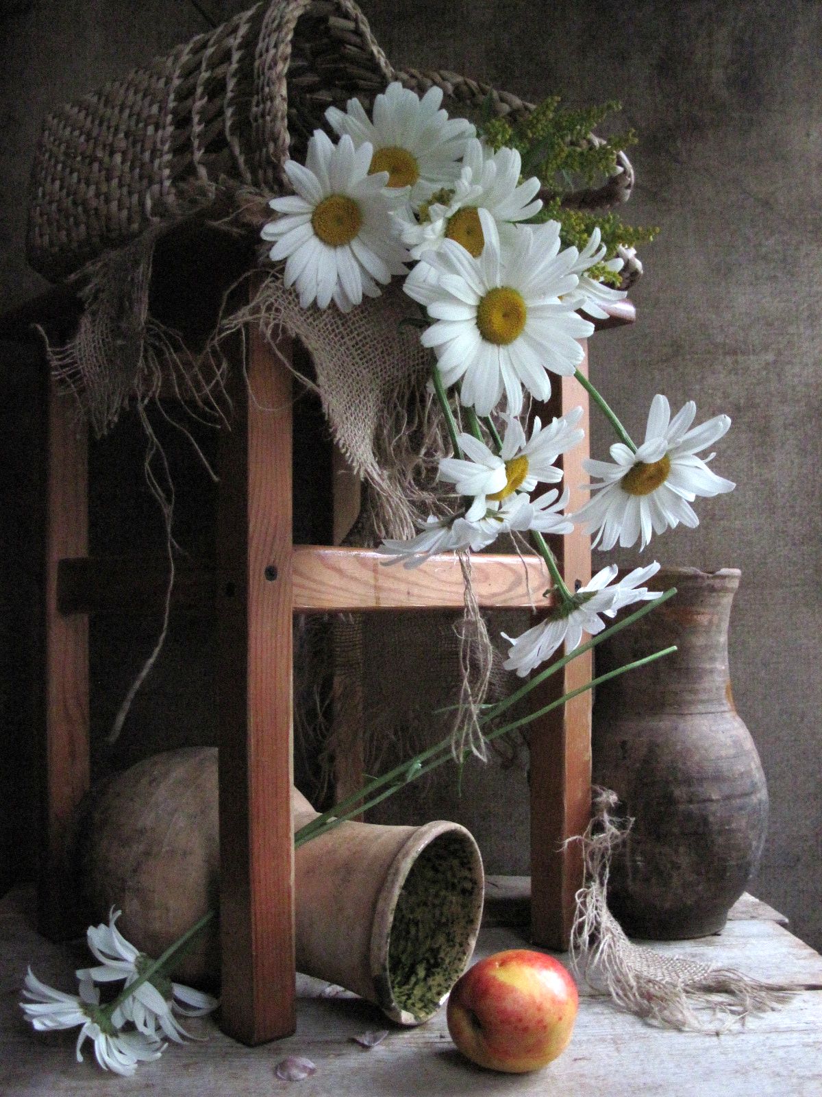 цветы, букет, ромашки, плетенка, крынки, табурет, Наталия Тихомирова