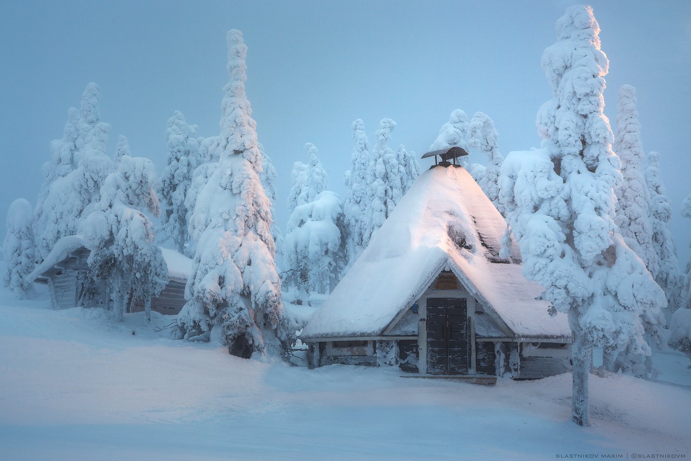 finland, snow, wind, winter, clouds, fog, house, cabin, trees, forest, финляндия, снег, свет, сугробы, лес, дом, Максим Сластников