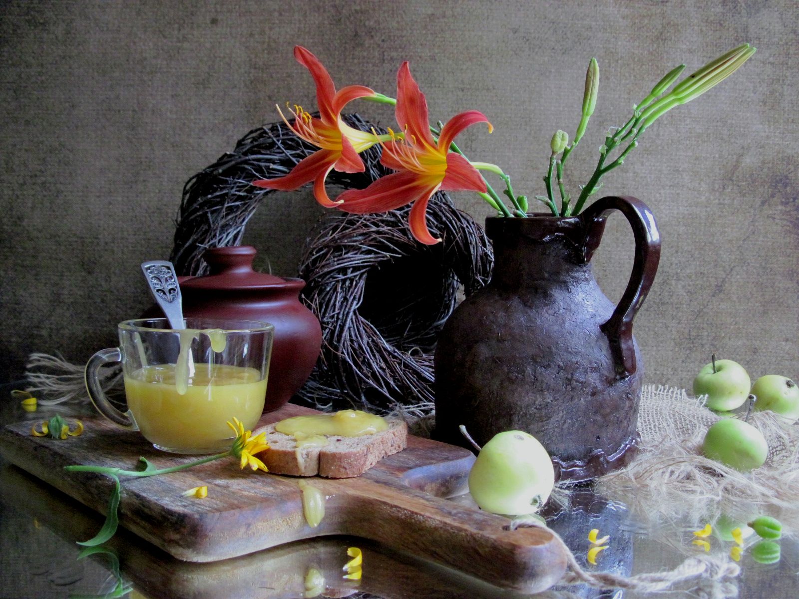 цветы, лилейник, кувшин, хлеб, мед, яблоки, кухонная доска, березовые венки , Наталия Тихомирова