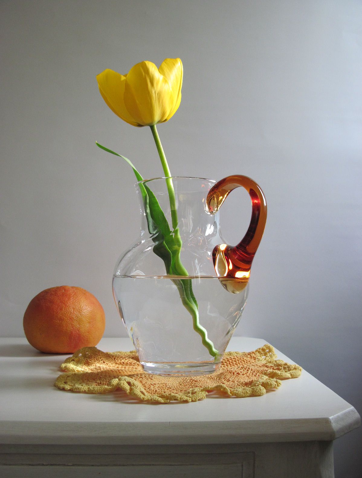 цветы, тюльпан, кувшин, салфетка, мандарин, Наталия Тихомирова