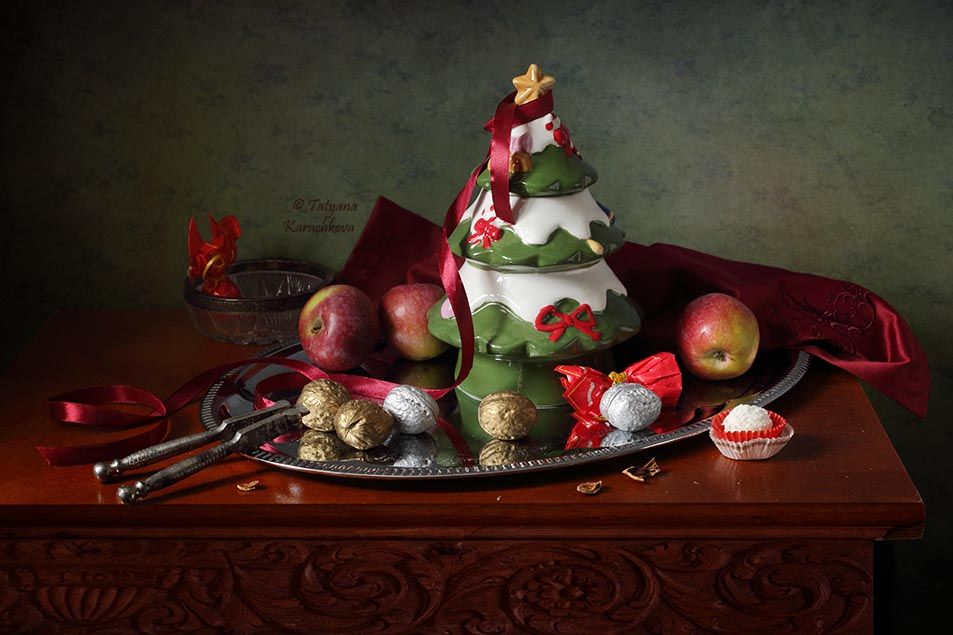 натюрморт, яблоки, орехи, елка, Tatyana Karachkova