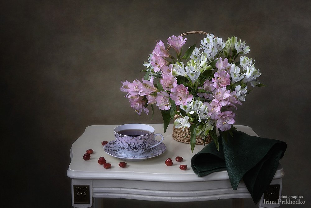 натюрморт, букет, цветы, экзотические , альстромерия, перуанская лилия, чай, художественное фото, Ирина Приходько