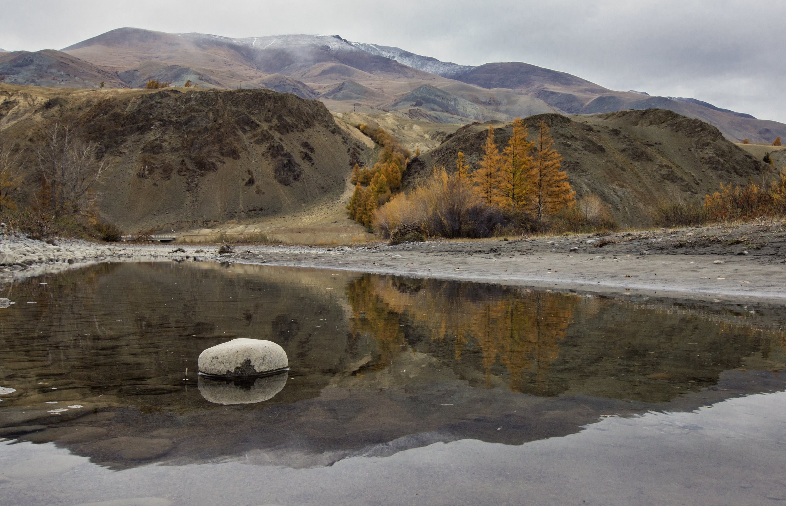 вода, отражение, деревья, горы, осень, Андрей Хаймин