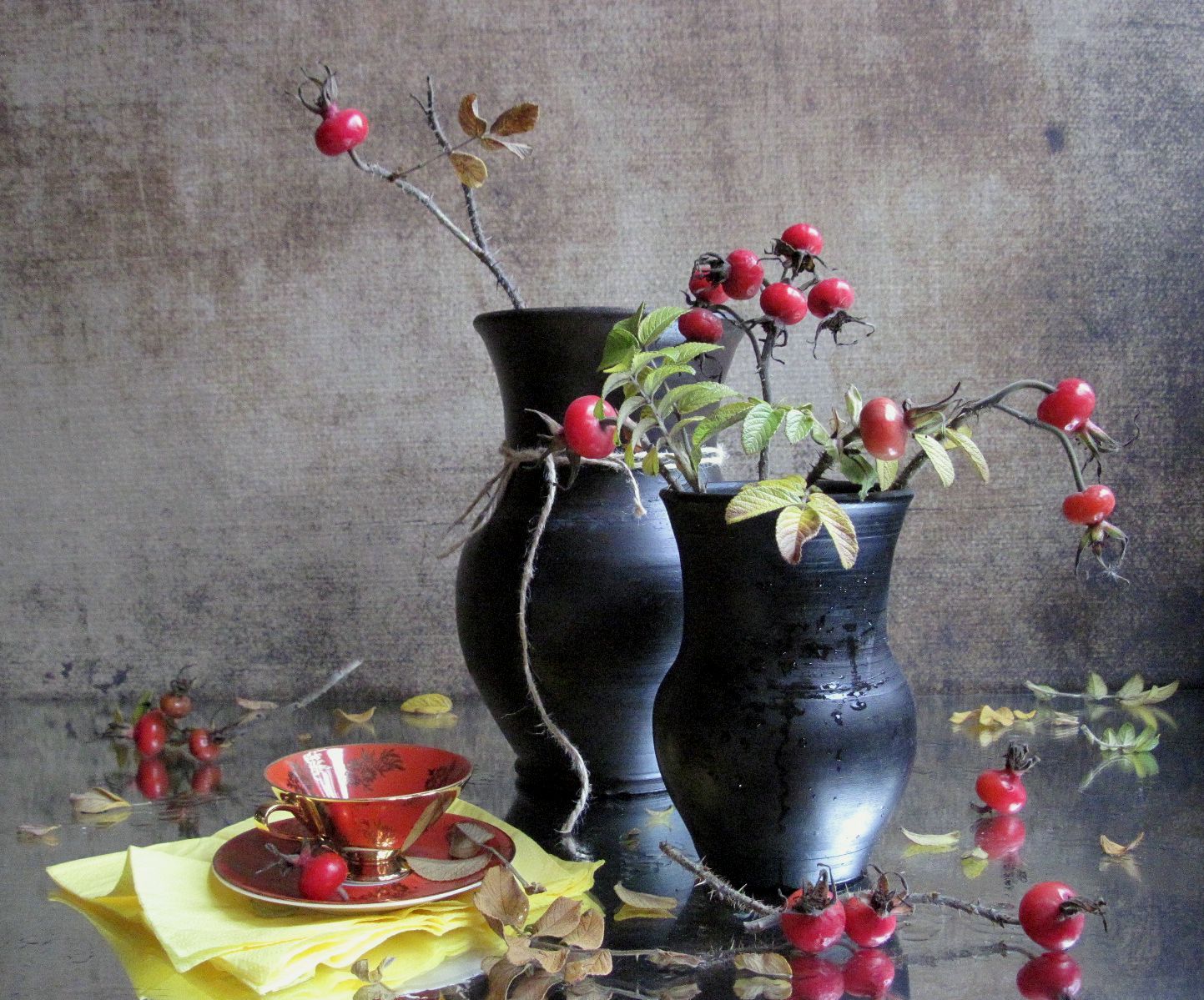 ветки, шиповник, ягоды, кувшины, дымовская керамика, чайная пара, салфетка, осень, Наталия Тихомирова