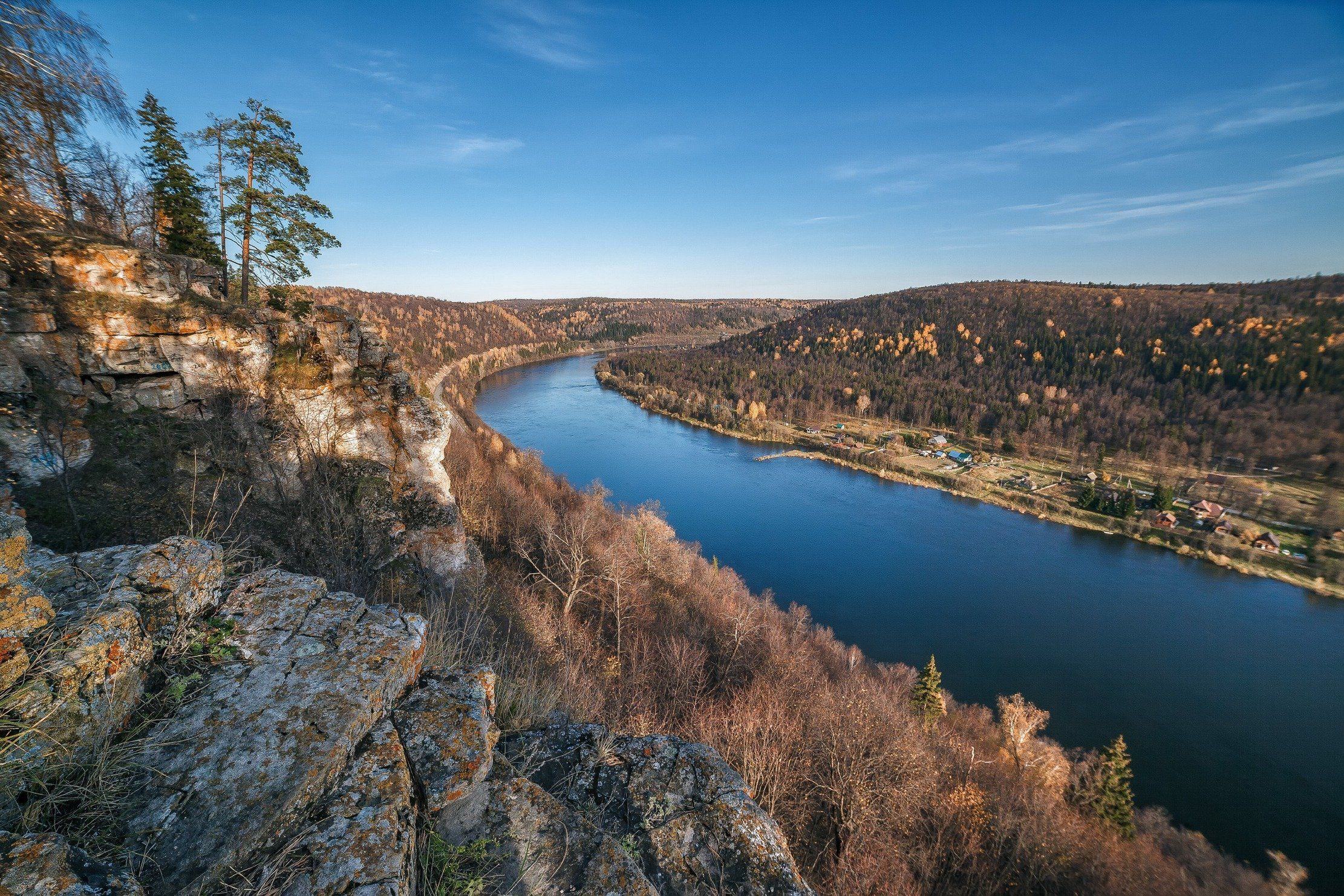 Панорама: Красные скалы, горная вершина, Республика …