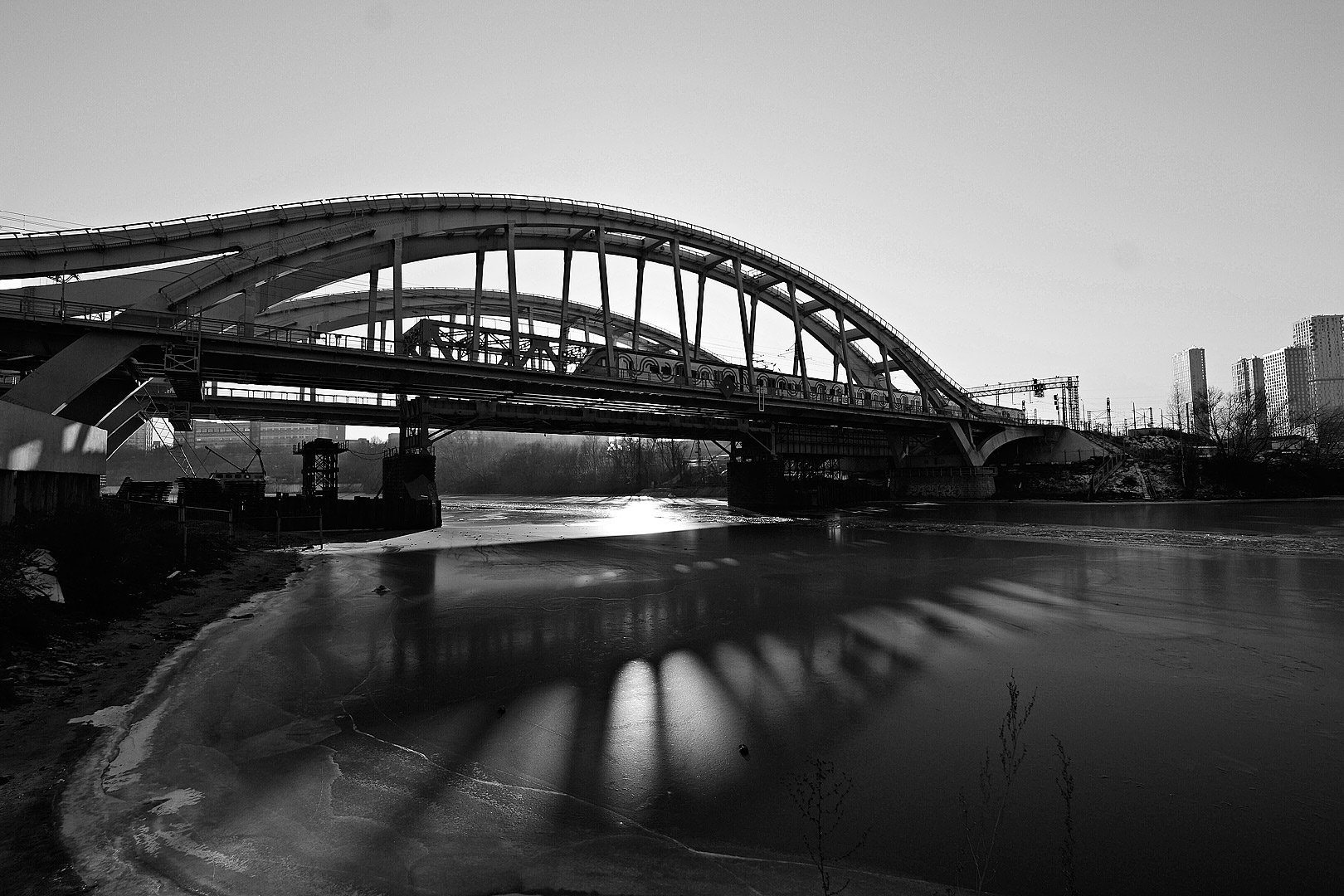 Белорусский мост, тень, отражение, лёд, зима, Дмитрий Ткаченко