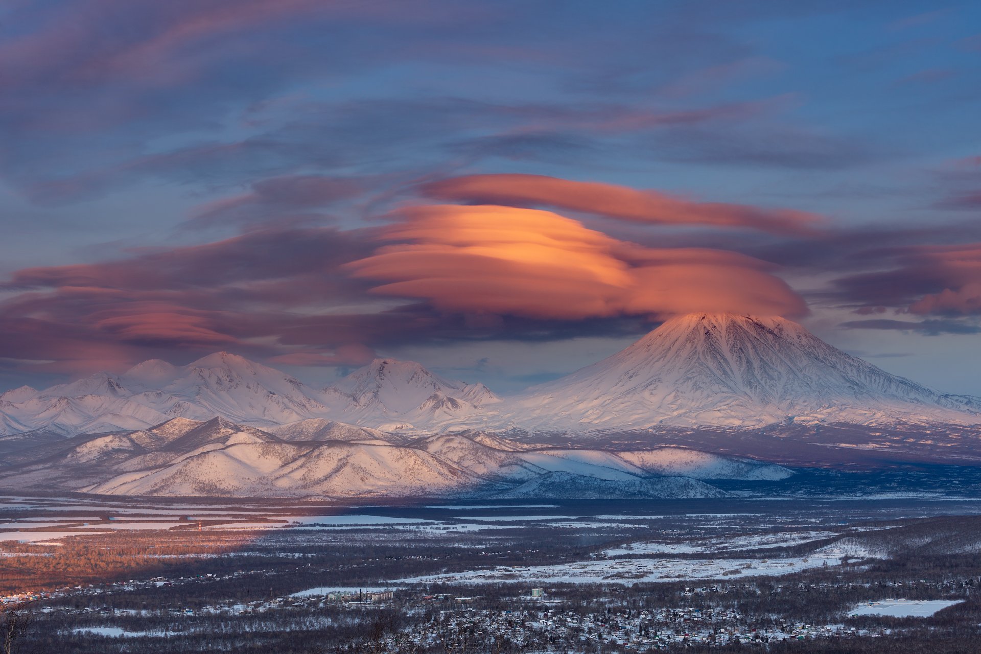 Лентикулярные облака на камчатке фото