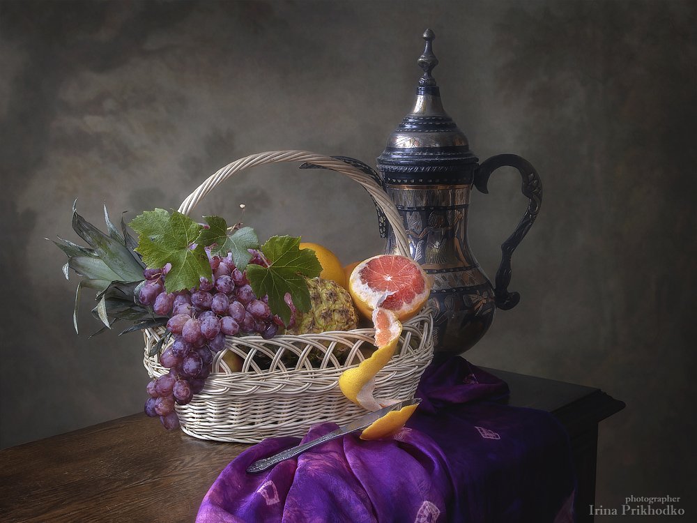 натюрморт, фрукты, винтажный, медный кувшин, корзина, художественное фото, Ирина Приходько