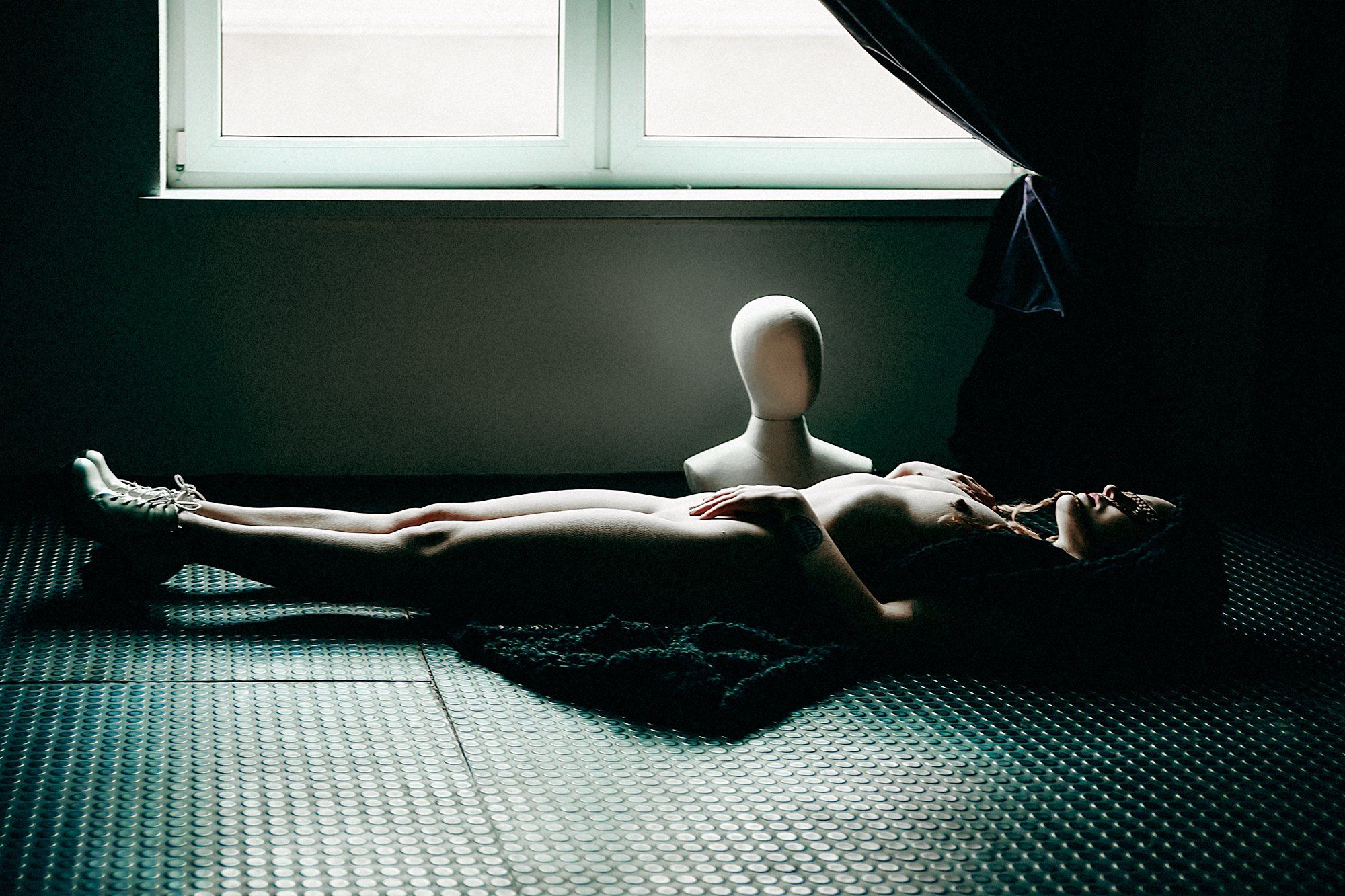 woman, portrait, nude, indoors, natural light, art, Руслан Болгов (Axe)