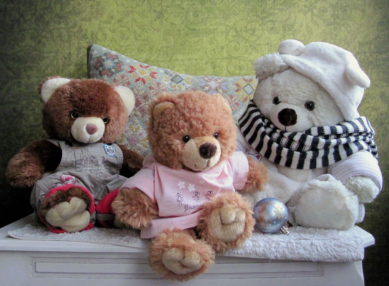 игрушки, медведи, няшки, подушка, елочный шар, Наталия Тихомирова