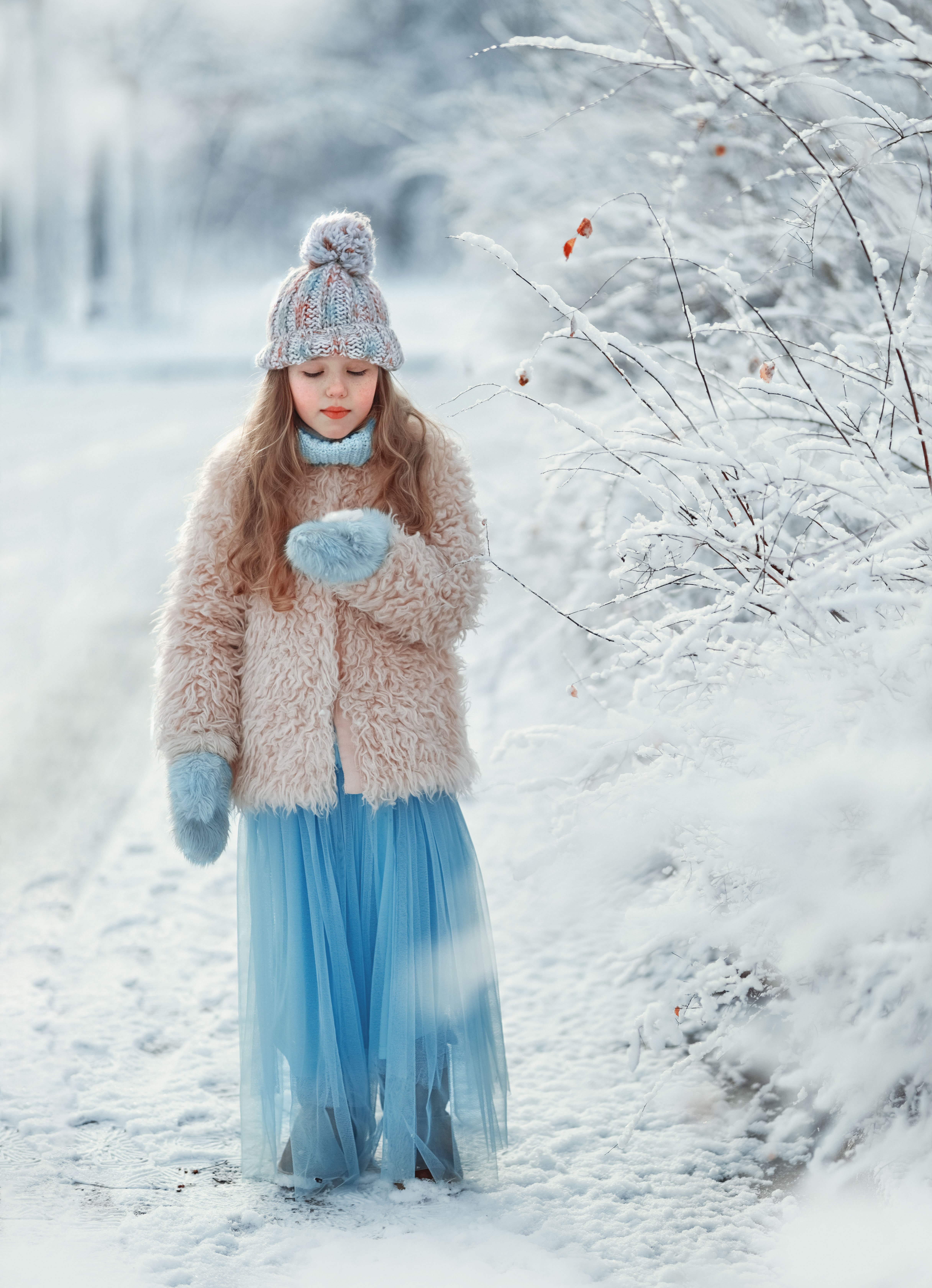 девочка, друзья, , детство зима снег лес теплая одежда варежки шапка мороз, Марина Еленчук