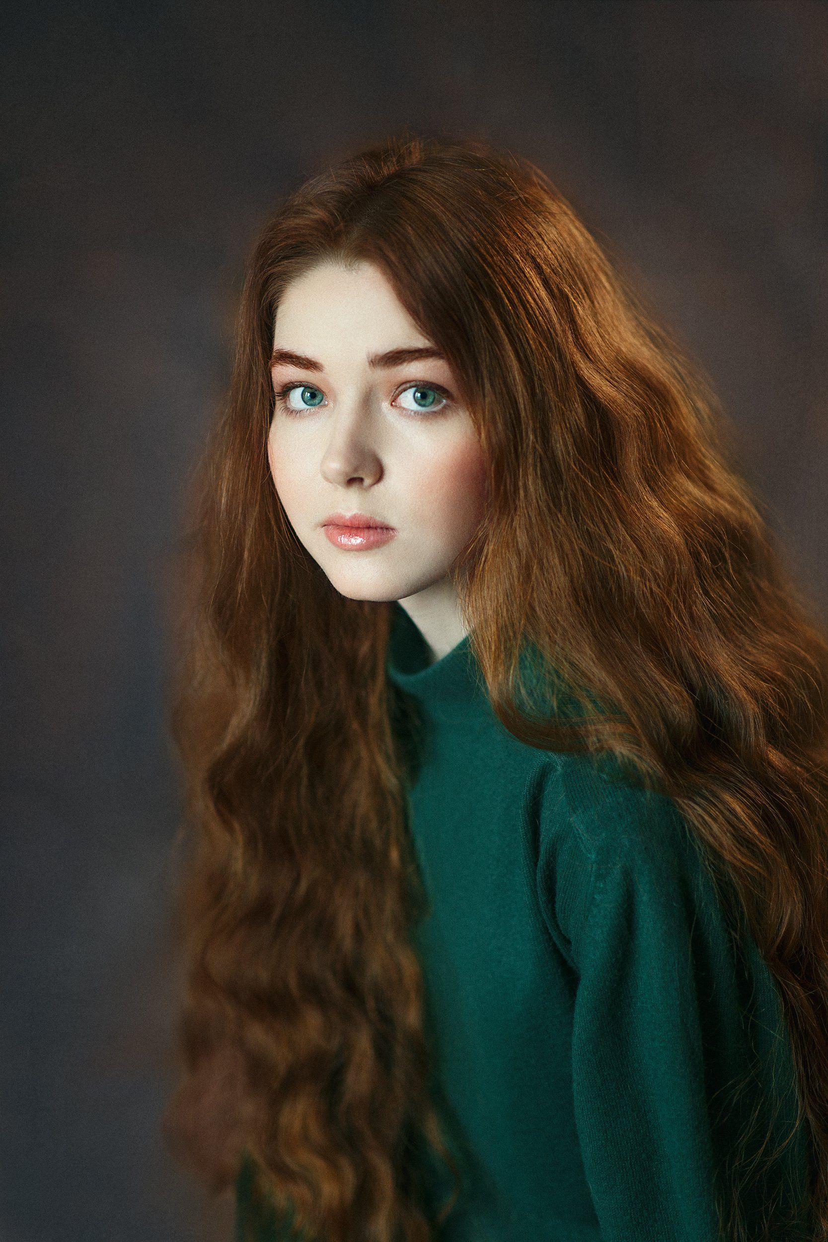 Открытый взгляд, нежная красавица, длинные рыжие волосы, зеленые глаза, милая., Оксана Ведмеденко