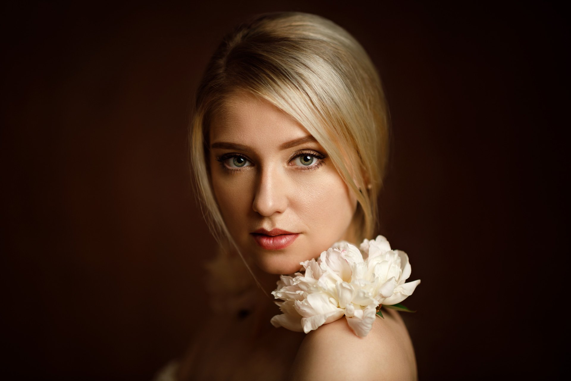 девушка взгляд портрет студия цветы, Ксения Сергеева
