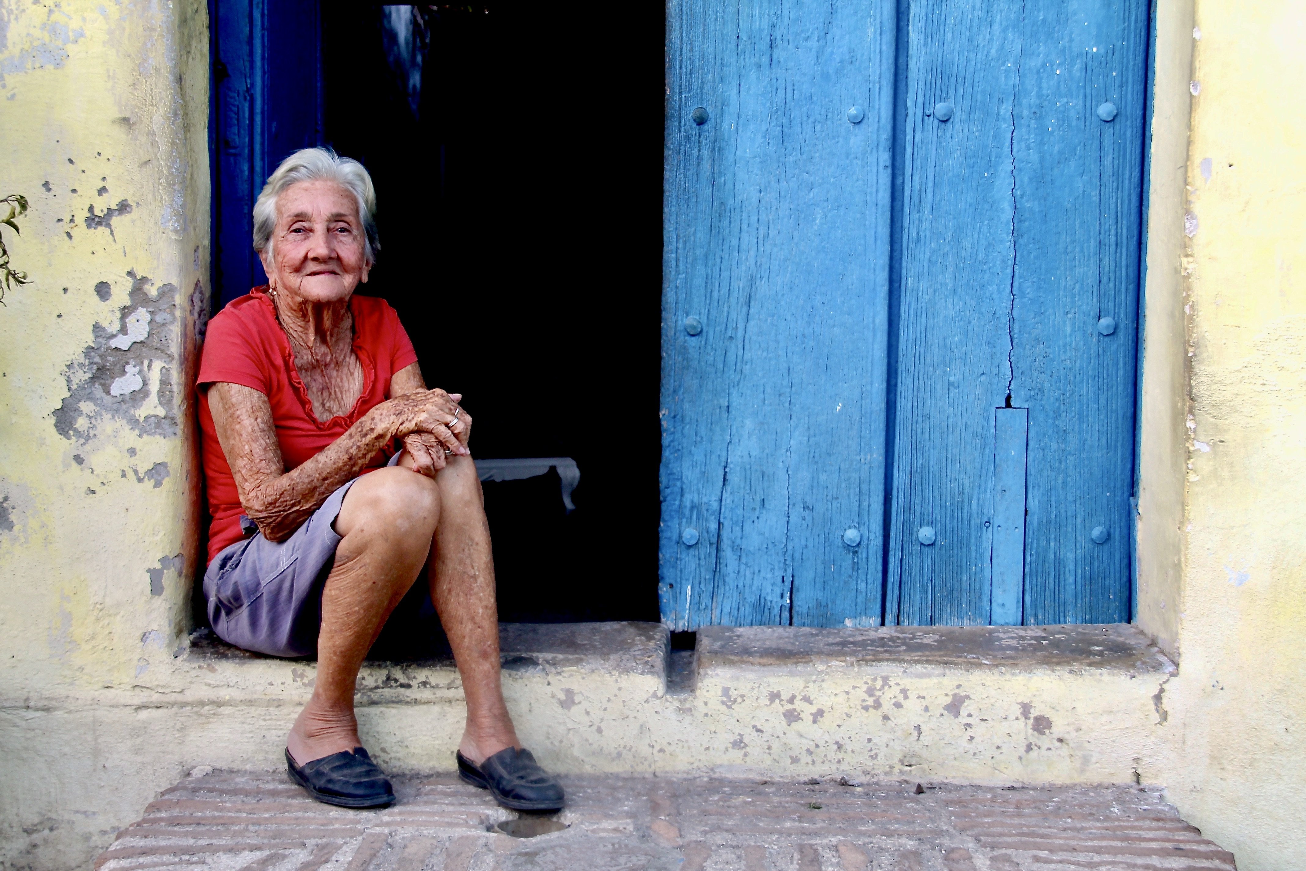Street/Reportage, people, woman, Cuba, colors, house, travel, portrait, life, street, , Svetlana Povarova Ree