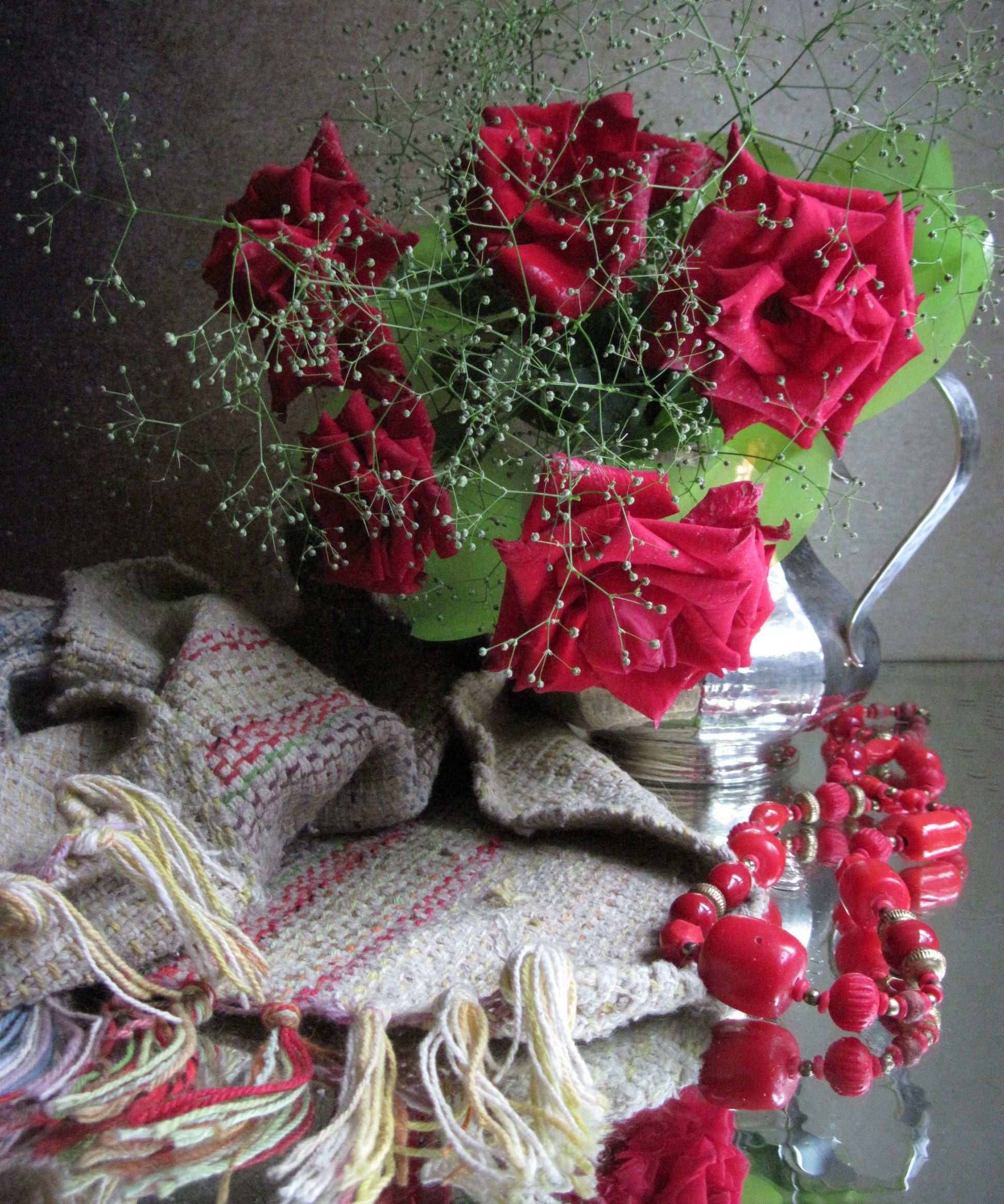 цветы, букет, розы, кувшин, бусы, бижутерия, винтаж, коврик, Наталия Тихомирова