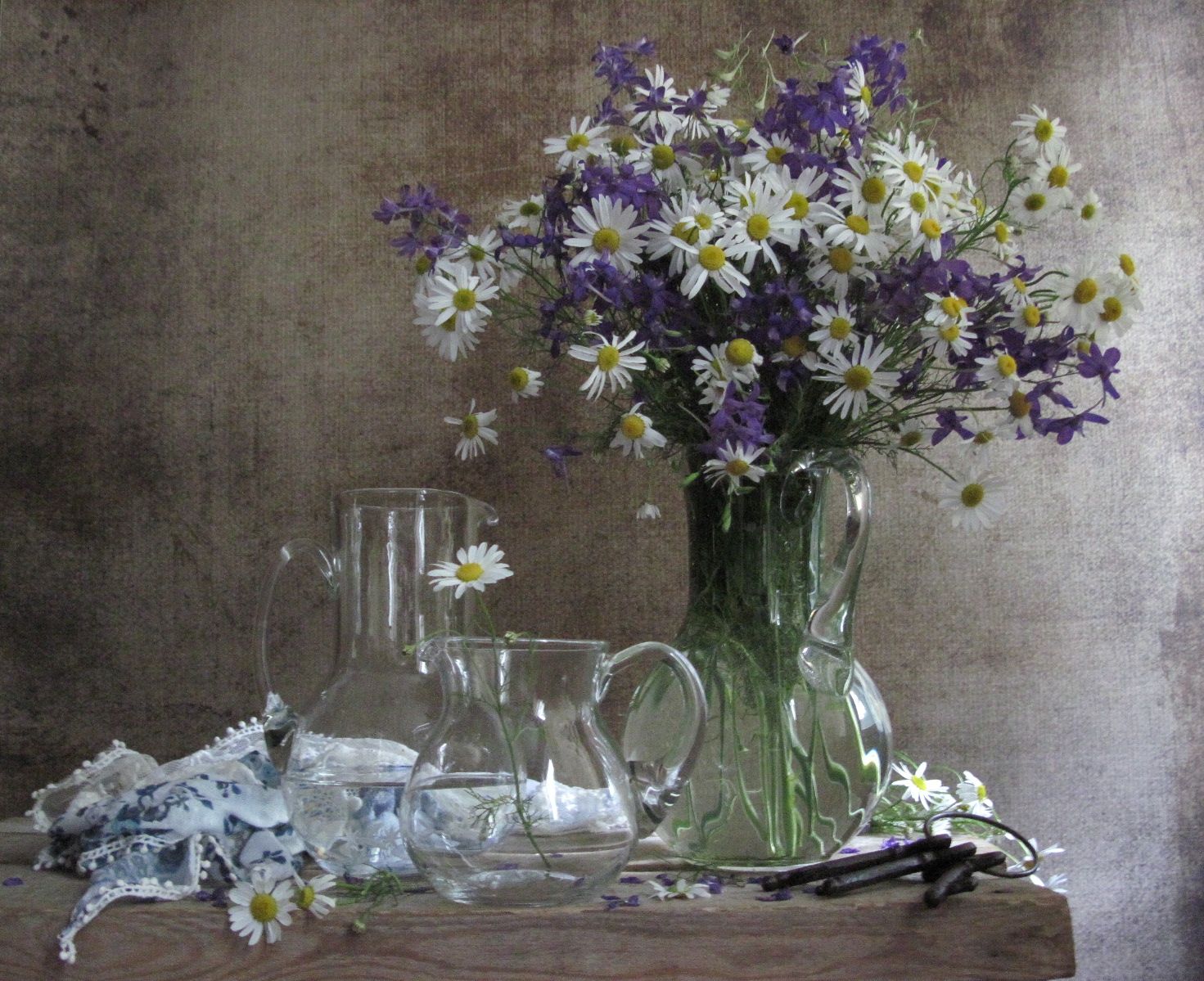 цветы, букет, ромашки, аквилегия, кувшины, стекло, шарф, Наталия Тихомирова