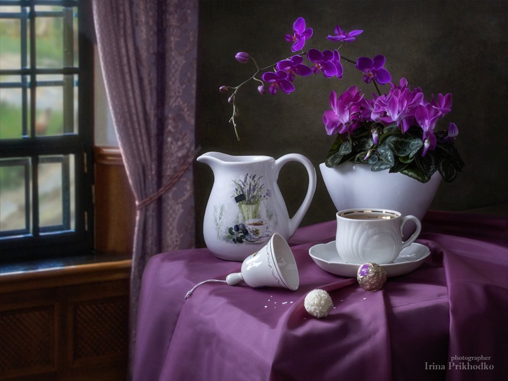 натюрморт, чайный столик, цветы, орхидея, цикламен, Ирина Приходько