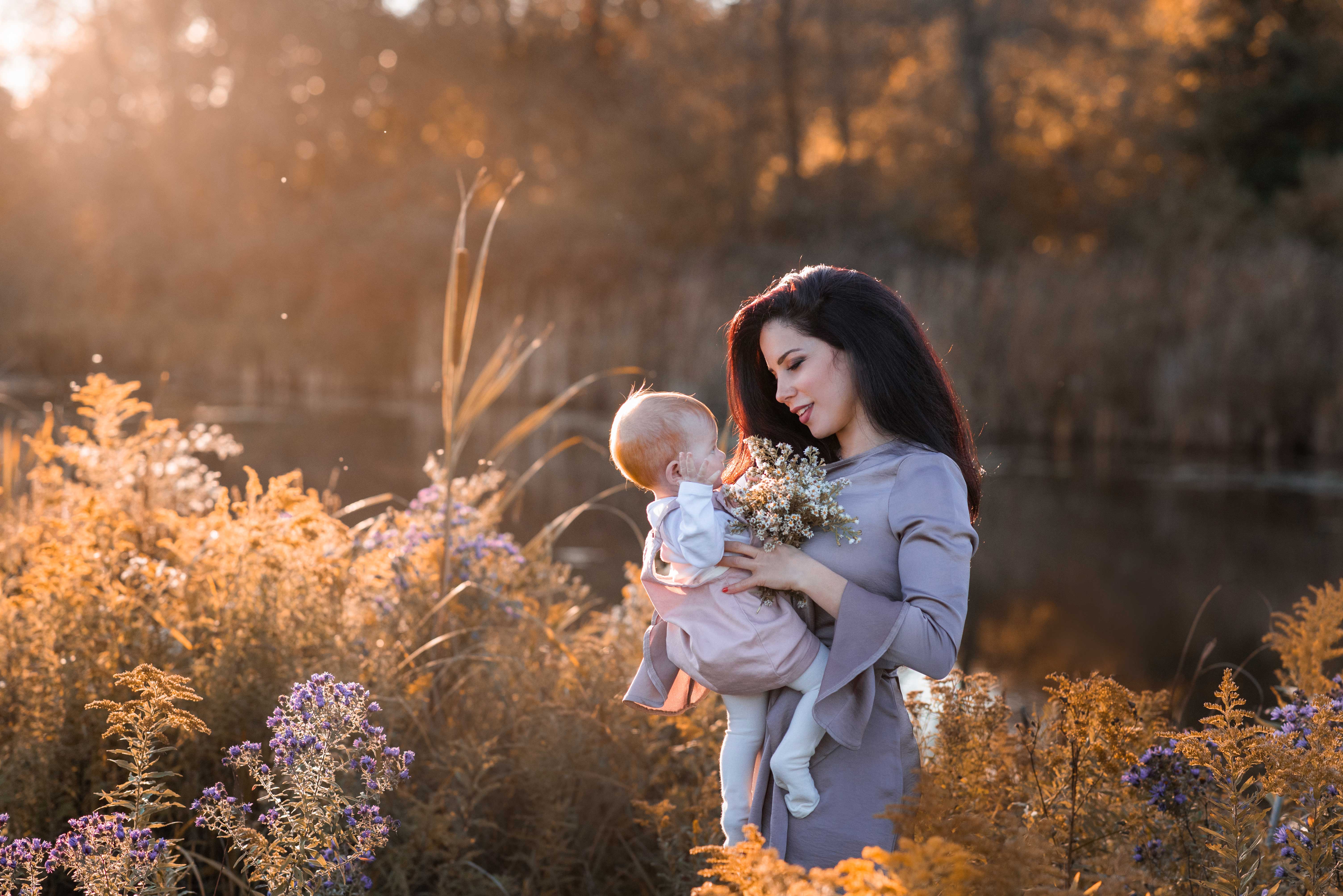 mother, daughter, sunshine, love , golden hour , red hairs, portrait, family, beauty, warm, hugs, toronto, new york, canada, kostroma, moscow, baby, little girls, field, forest, nature, gold, spring, march, march break, lockdown, 2021, Irina Kornienko