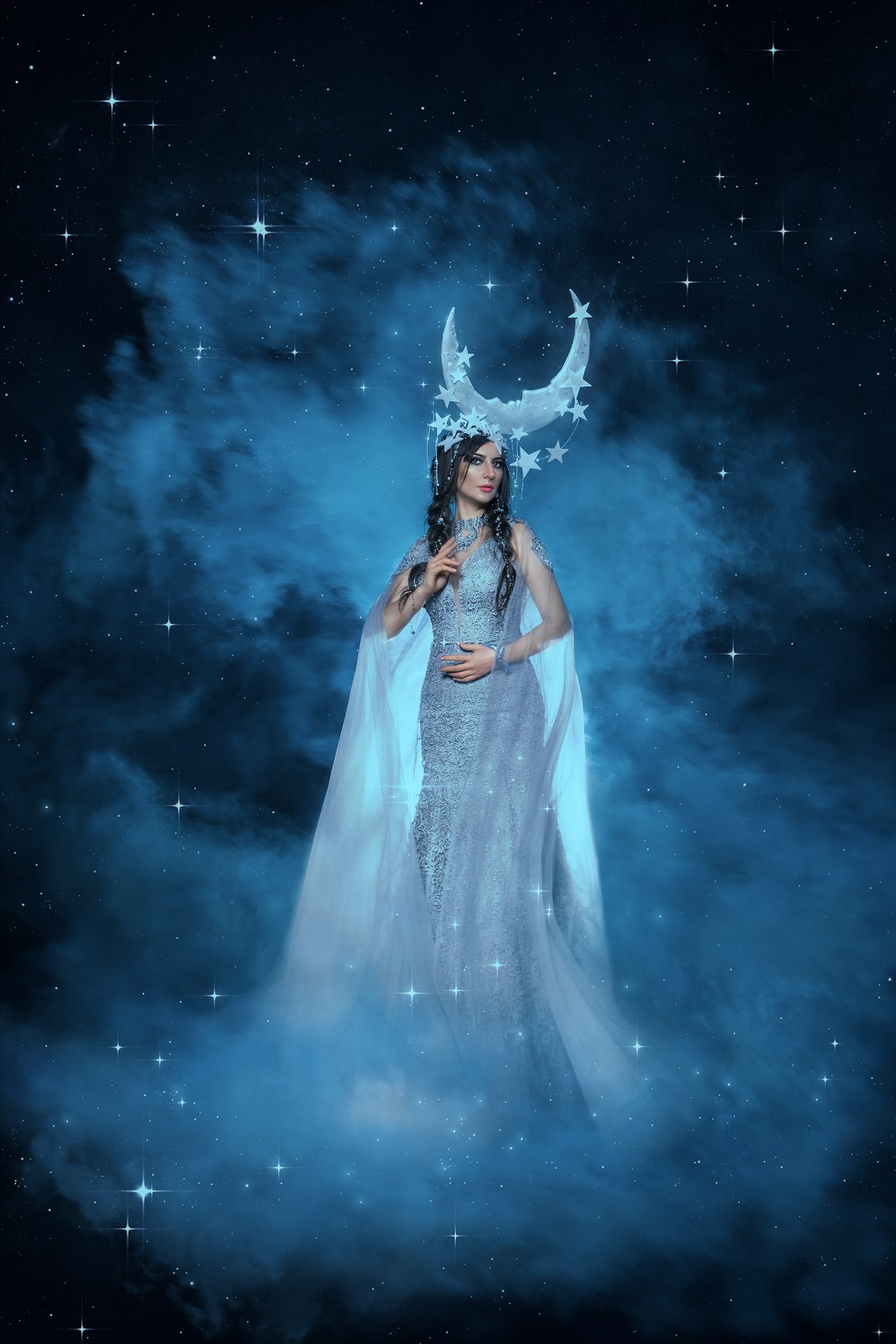 Луна, богиня, миф, сказка, история, волшебство, портрет, блёстки, голубой, синий, сияние, платье, нимб, нимфа, фея, Софья Ознобихина