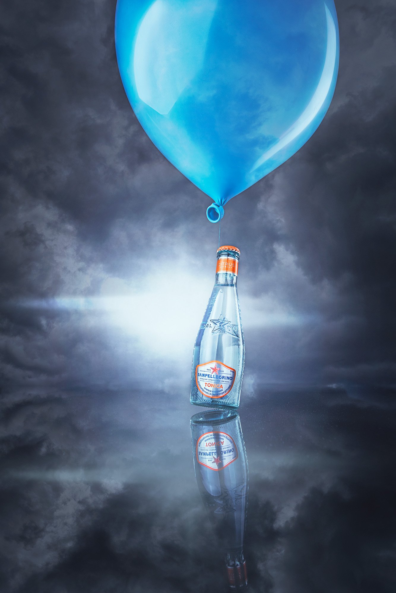 шарик, бутылка, минеральная вода, облака, Николай Сизиков