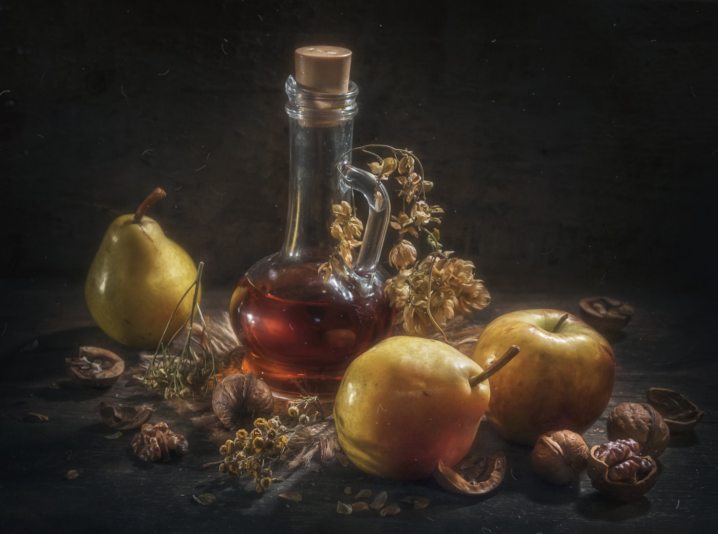 фрукты,сироп,бутылка,яблоко,груши,травы,орехи,тёмный, Владимир Володин