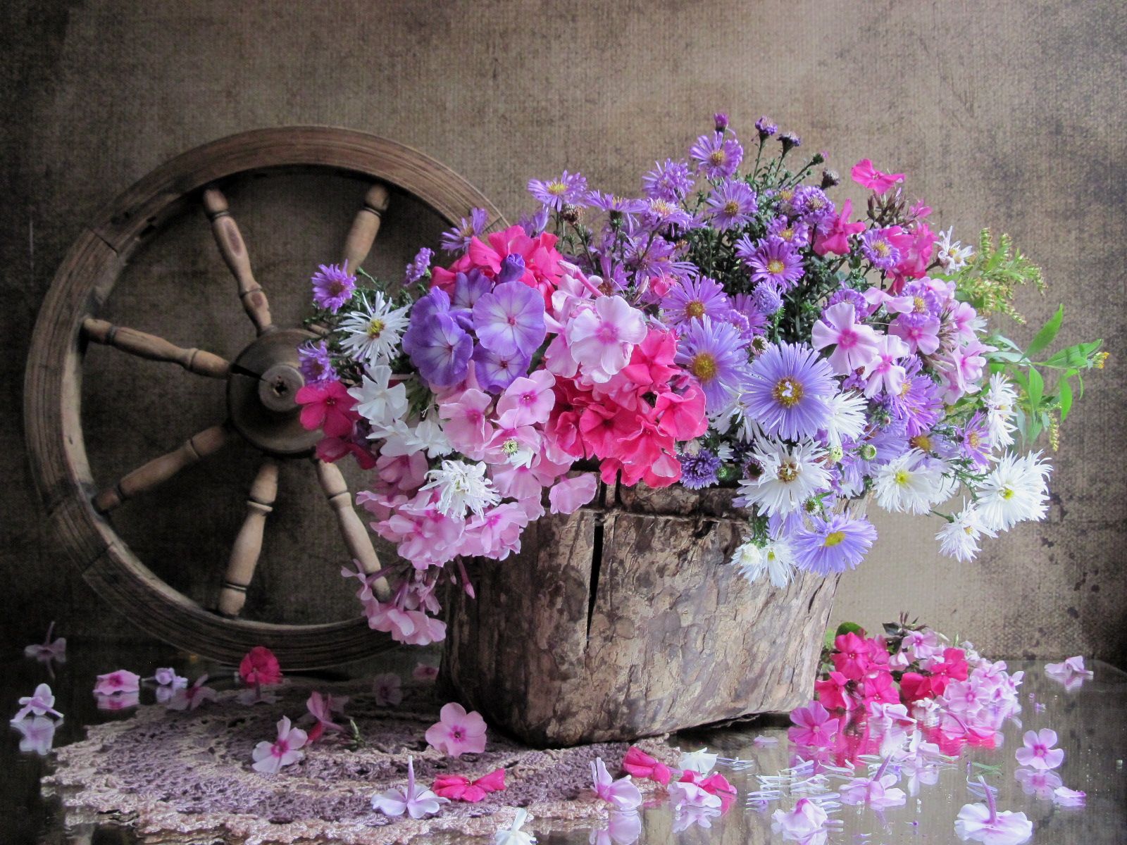 цветы, букет, флоксы, хризантемы, пестель, колесо от прялки, винтаж, Наталия Тихомирова
